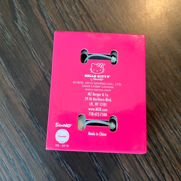 Hello Kitty Watch, Gold Crystals, White Band - Picture 8 of 10